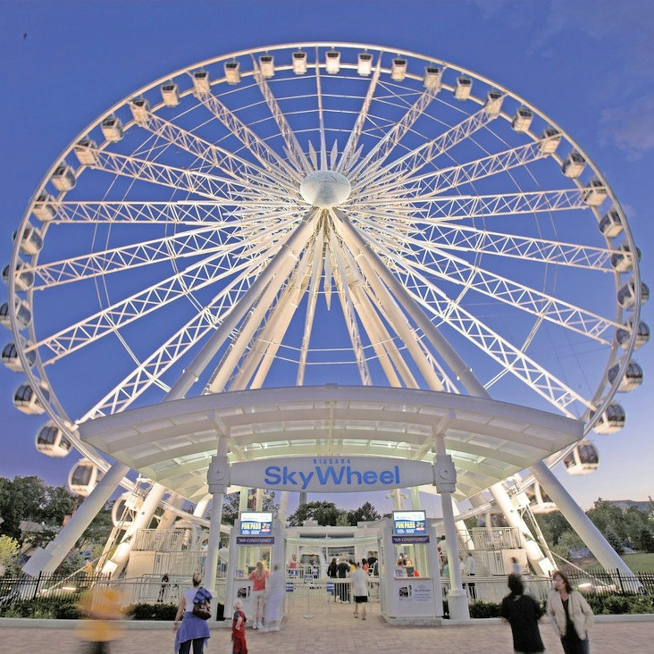 Niagara Falls, Canada: SkyWheel & Adventure Theatre Combo - Photo 1 of 10